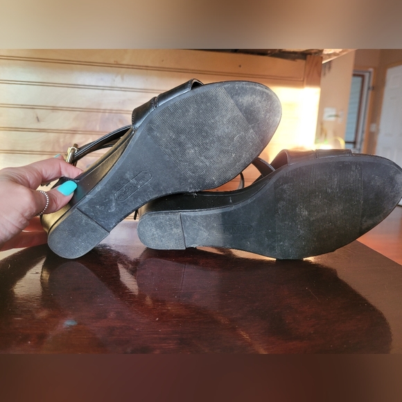 Sandles - Picture 3 of 5